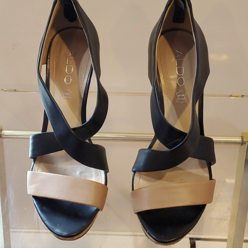 ALDO size 7  4 inch platform heel ,black and tan strap heel